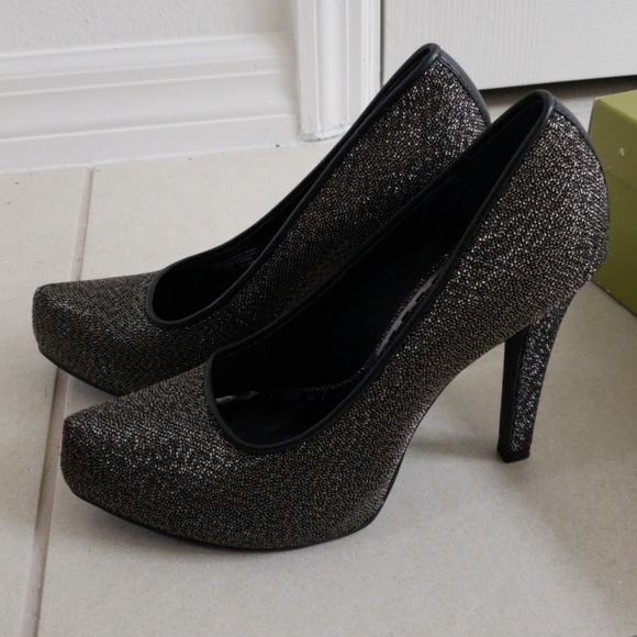 Shoes - Picture 5 of 6